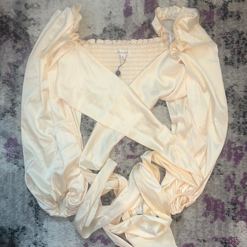 Yellowish (kind of goldish???) silk wrap - this is so hard to picture